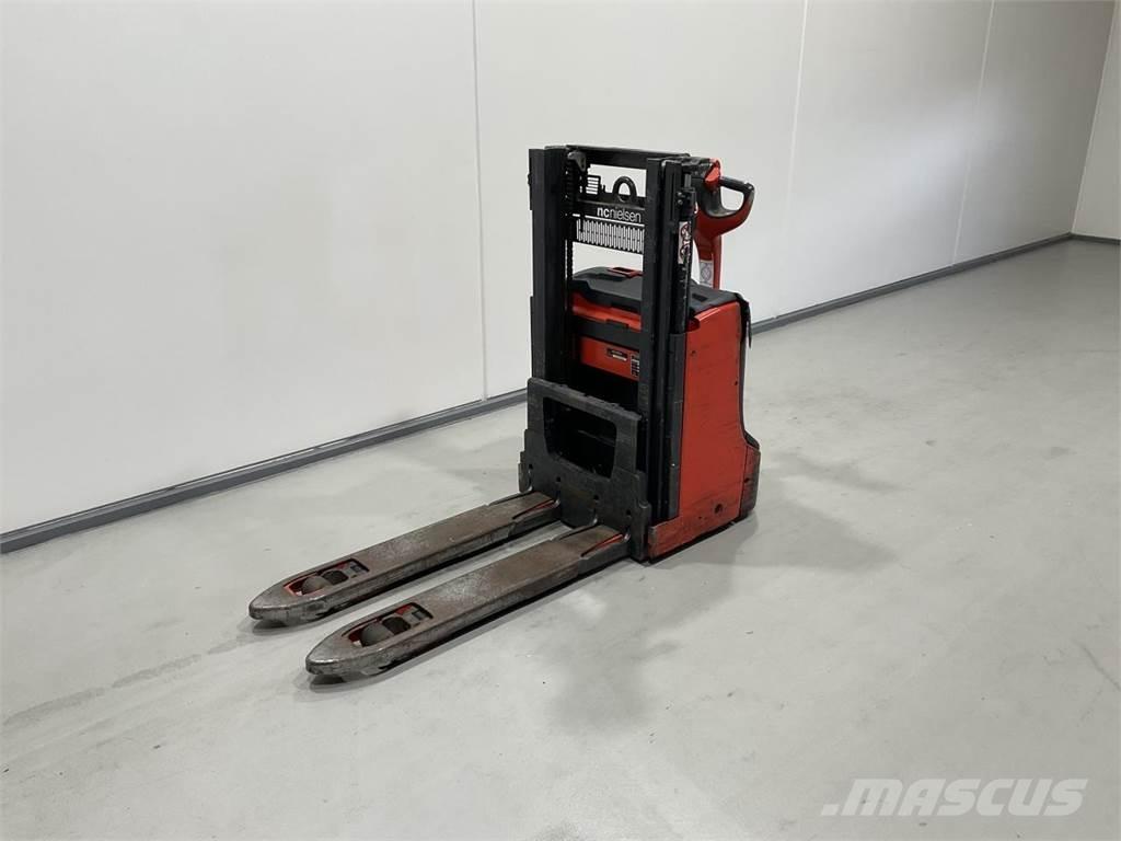 Linde D08 Self propelled stackers