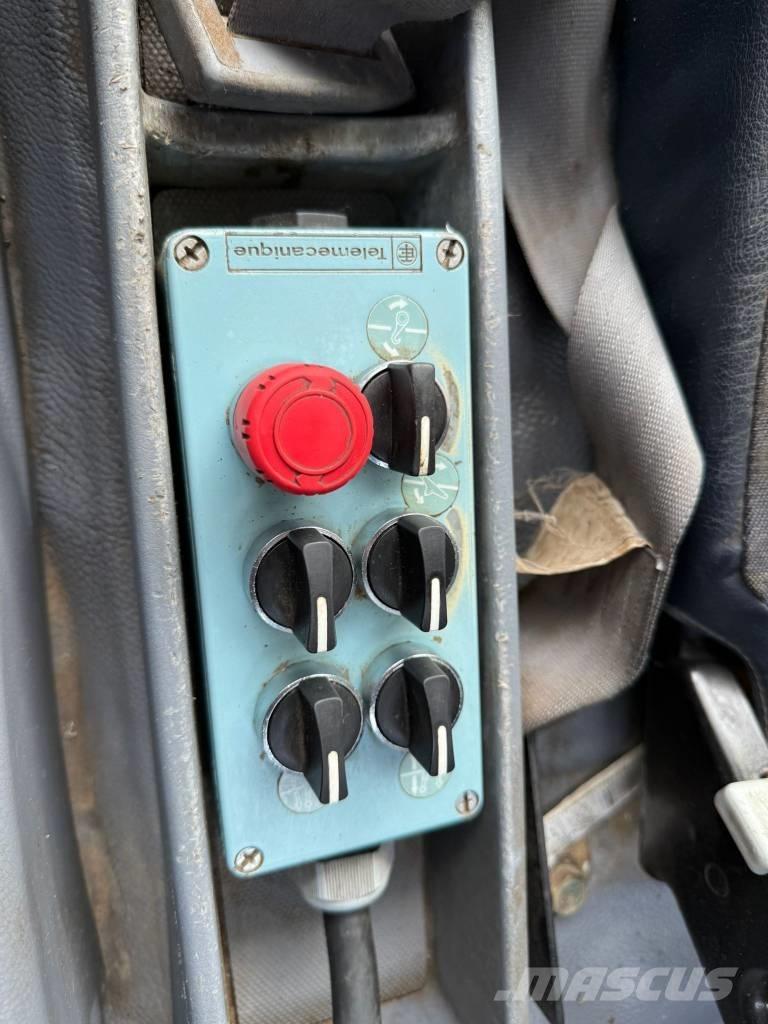 Mitsubishi FUSO Containerframe/Skiploader trucks