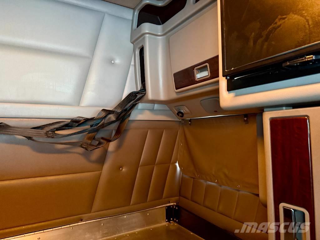 Peterbilt 389 Truck Tractor Units