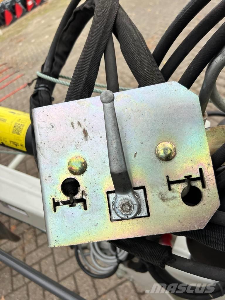 CLAAS Liner 2900 Windrowers