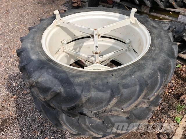 Pirelli 13.6 R38 Tyres, wheels and rims