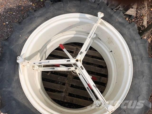 Pirelli 13.6 R38 Tyres, wheels and rims