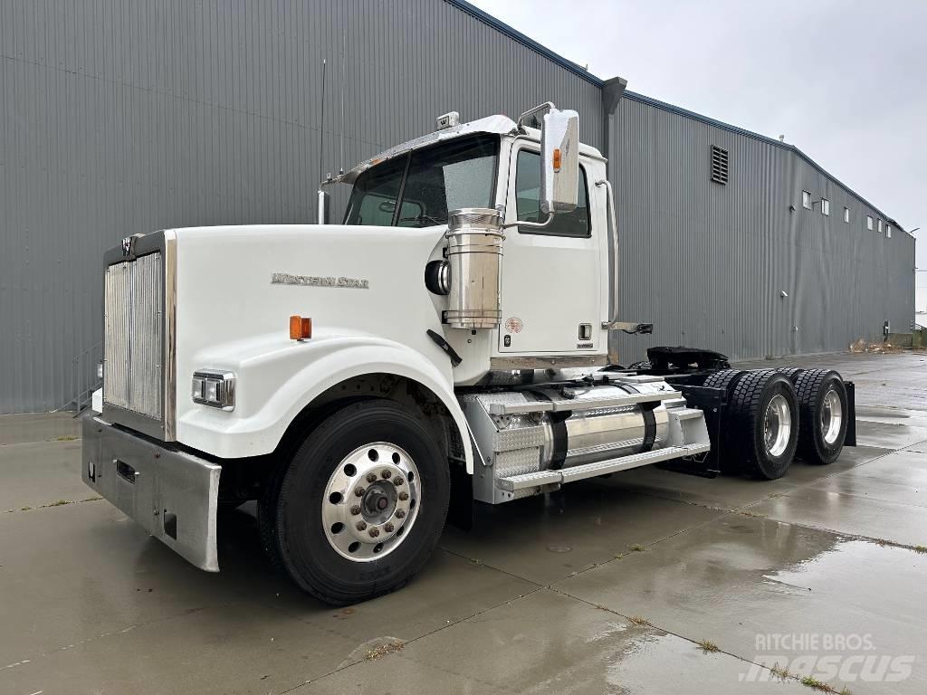 Western Star 4900 SF Truck Tractor Units