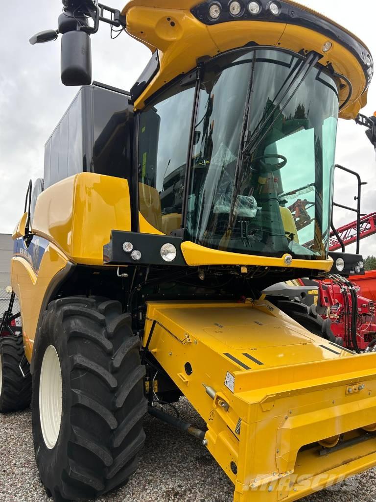 New Holland CX 5.80 Combine harvesters