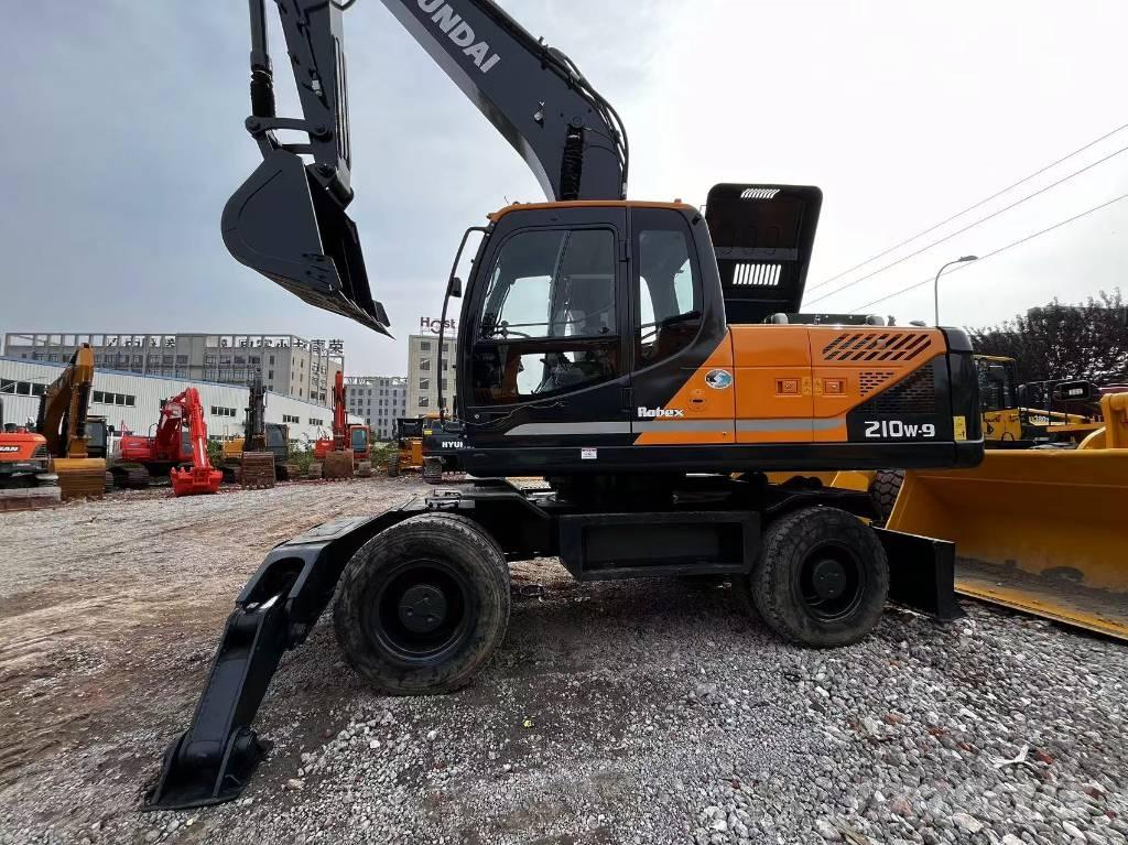 Hyundai 210 W-9 Wheeled excavators
