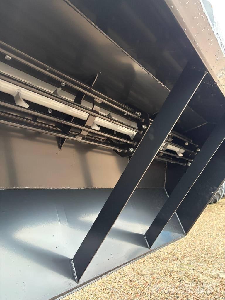 XYZ SANDSPRIDARE Sand and salt spreaders