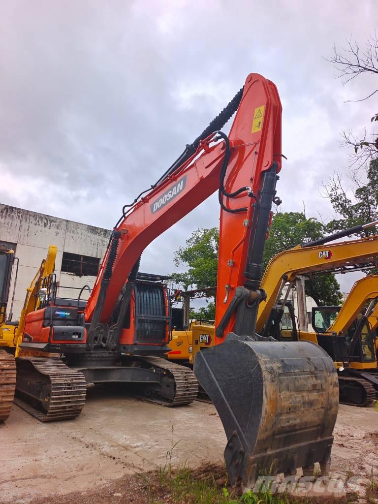 Doosan DX 300LC Crawler excavators