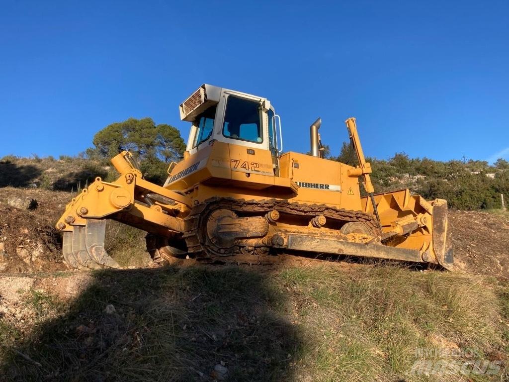 Liebherr PR 742 Crawler dozers