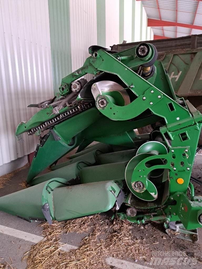 John Deere 608C Combine harvester heads