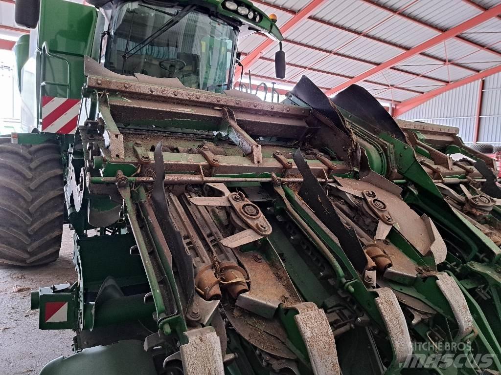 John Deere 608C Combine harvester heads