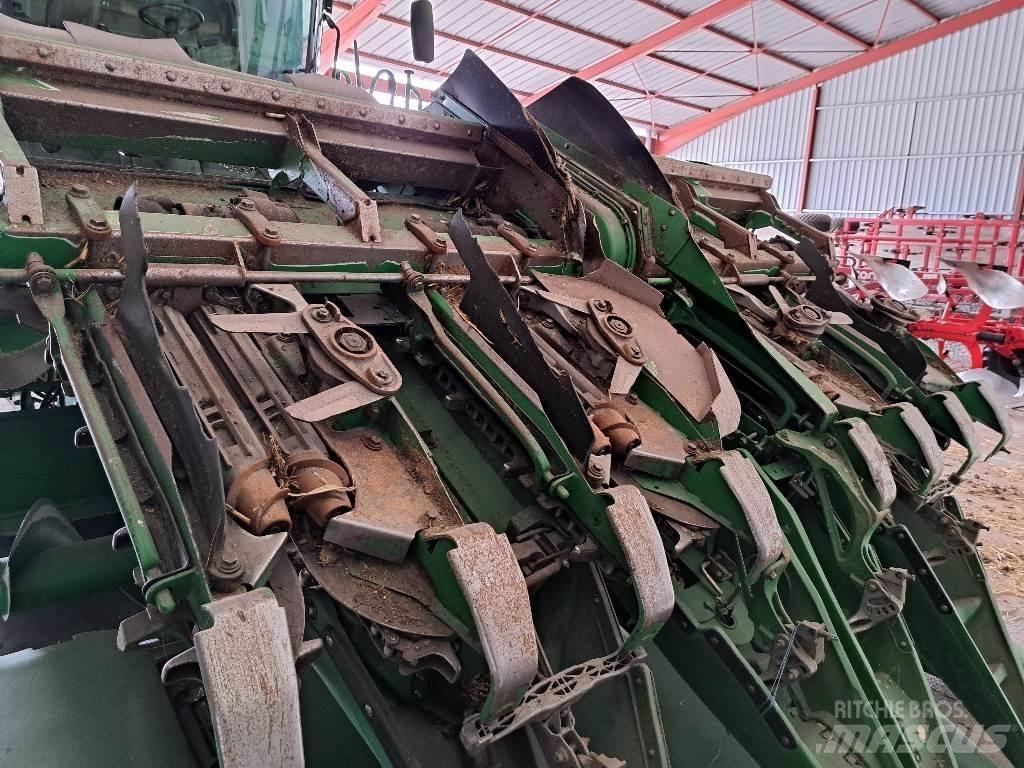 John Deere 608C Combine harvester heads