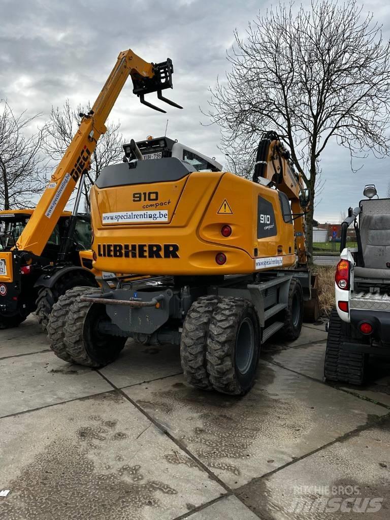 Liebherr 910 Compact Wheeled excavators