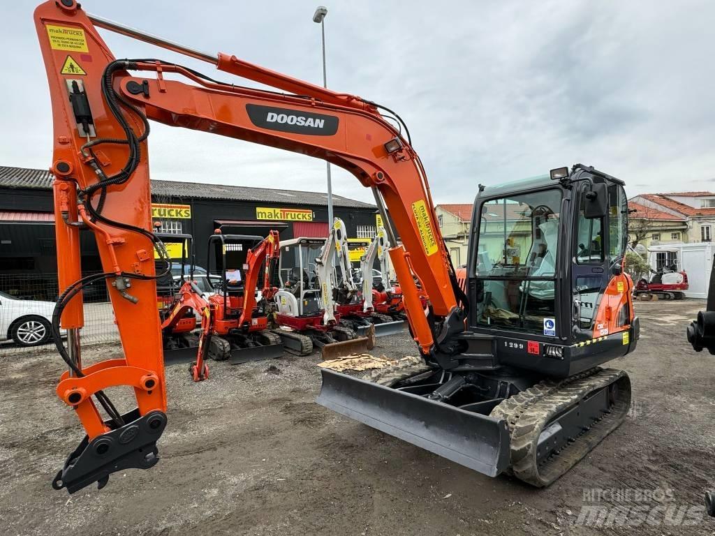 Doosan DX 55 Mini excavators < 7t