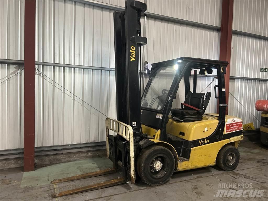 Yale GDP35VX Diesel trucks