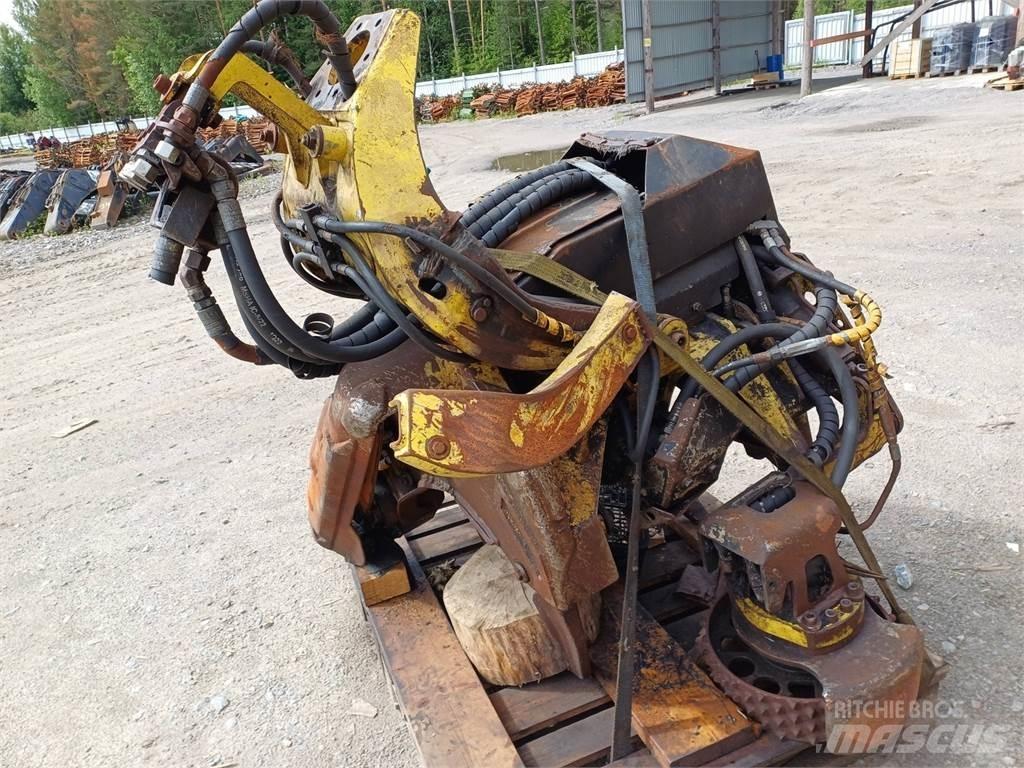 John Deere 480 Harvester heads
