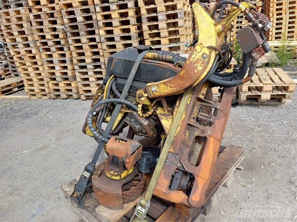 John Deere 480 Harvester heads
