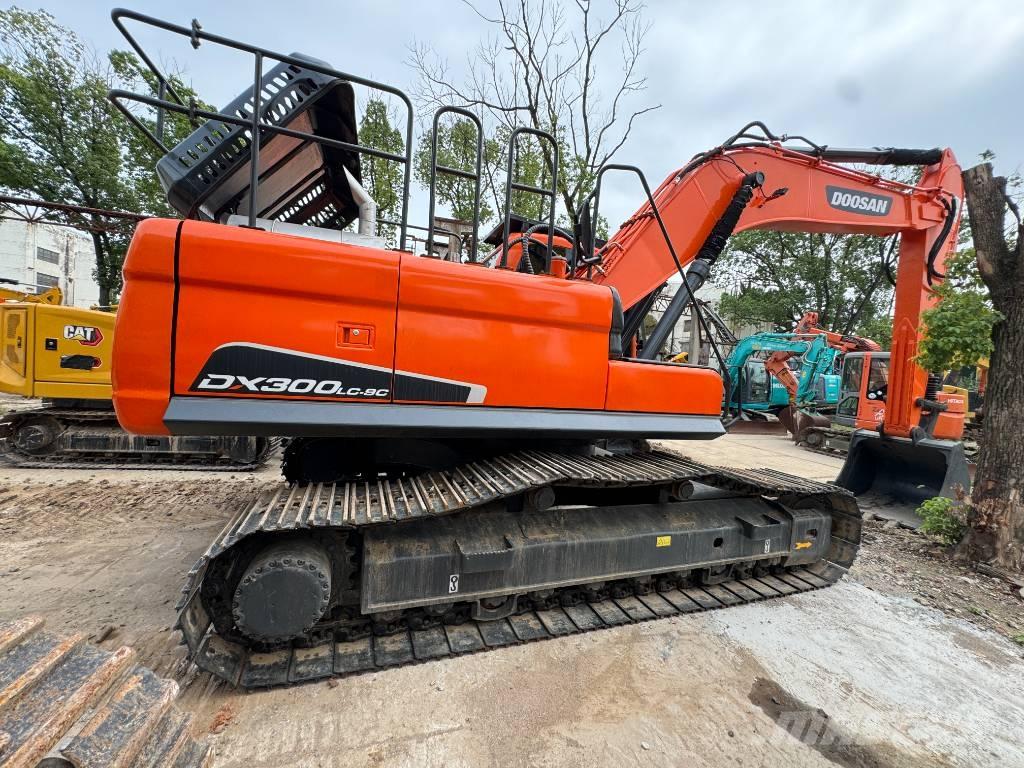 Doosan DX 300 Crawler excavators