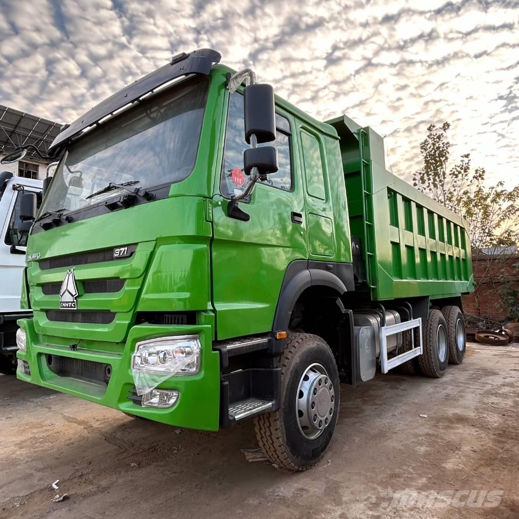 Howo 371 Van Body Trucks