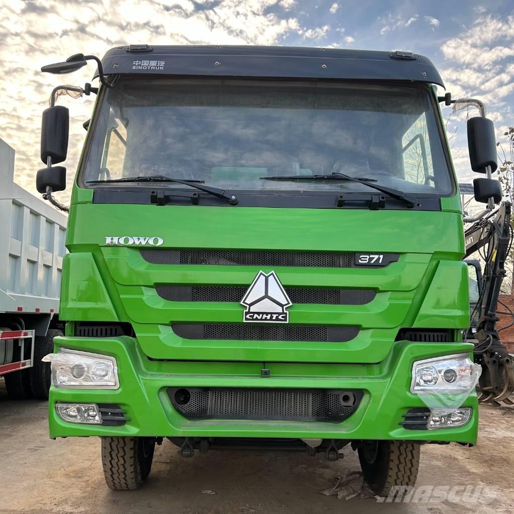 Howo 371 Van Body Trucks