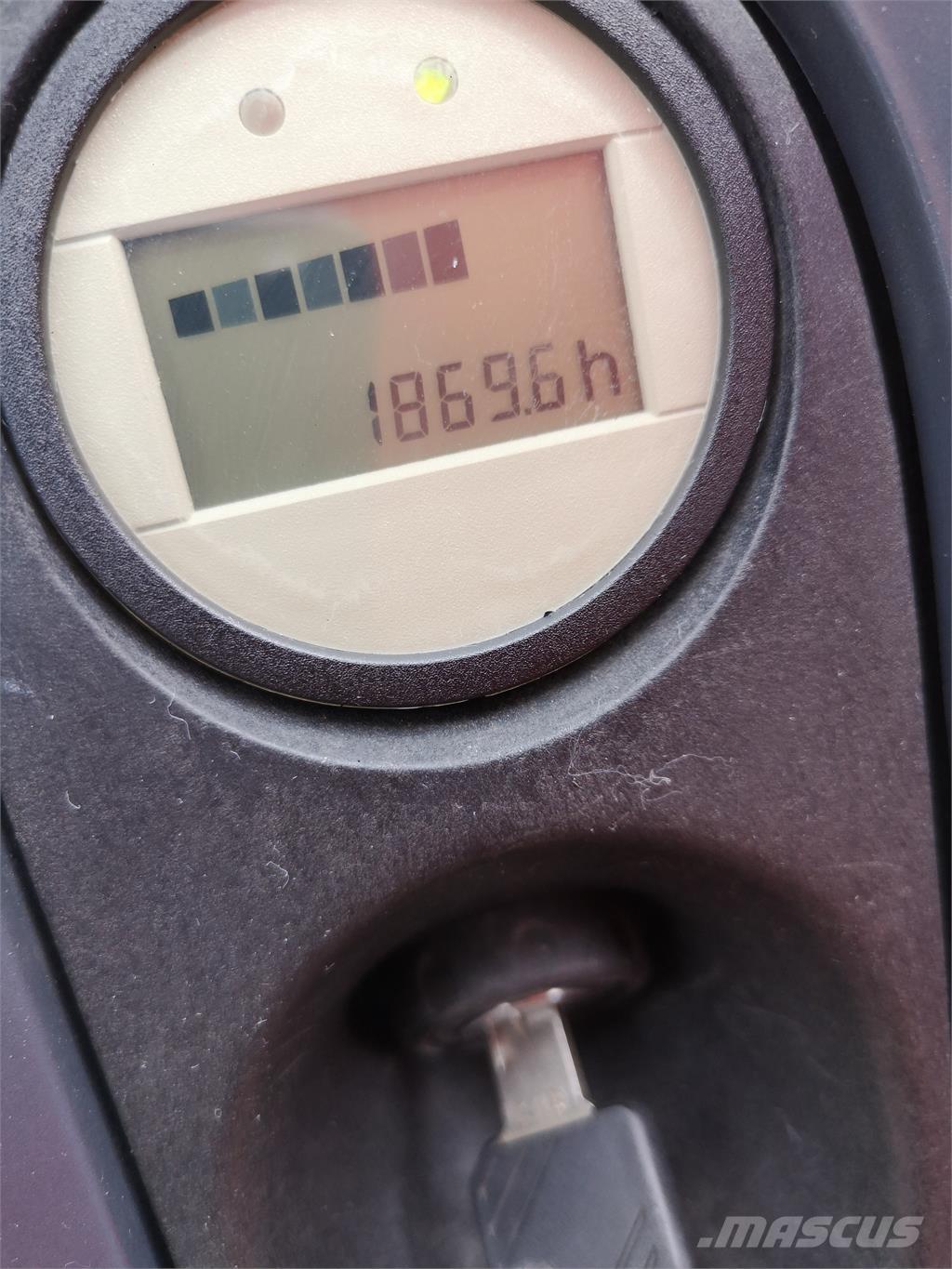 Linde T16 Li-Ion Pedestrian stacker