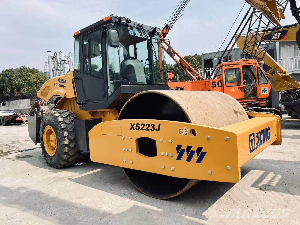 XCMG XS 223 J Single drum rollers