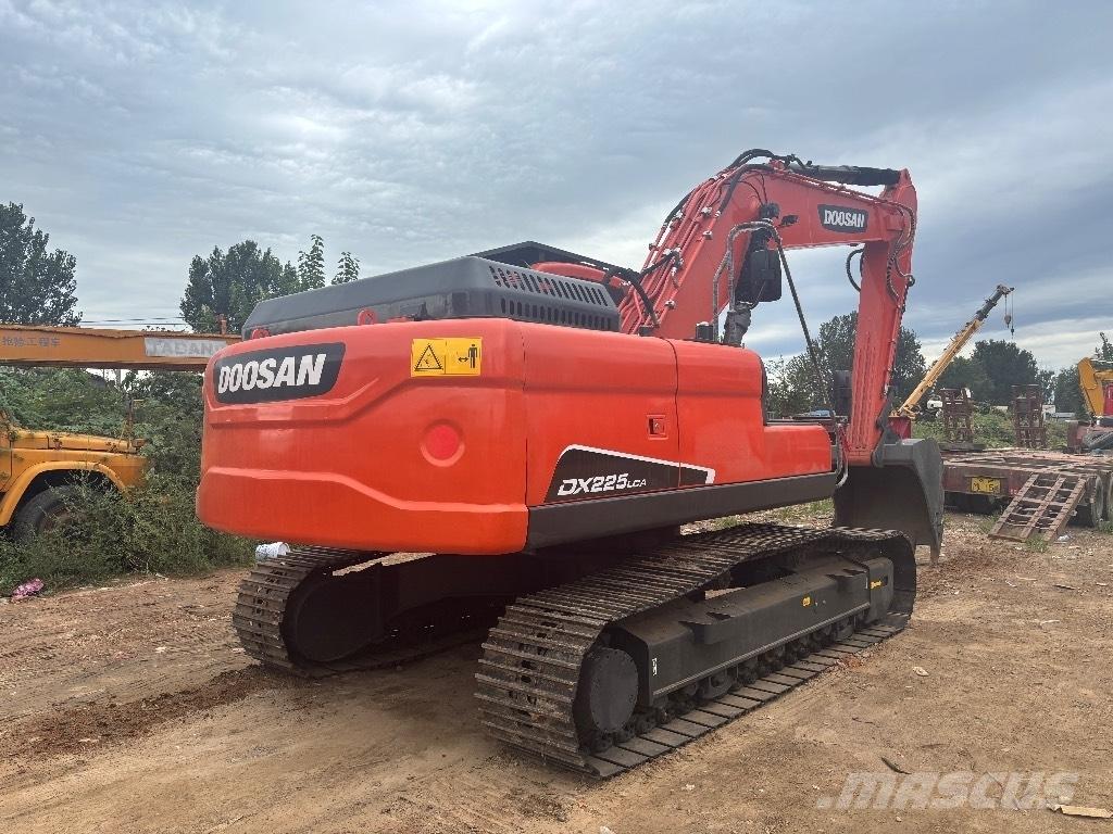 Doosan DX 225 Crawler excavators