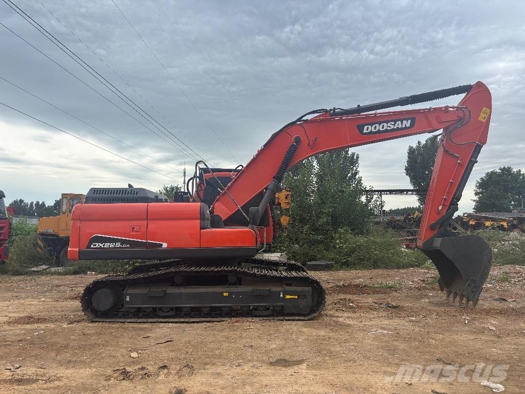 Doosan DX 225 Crawler excavators