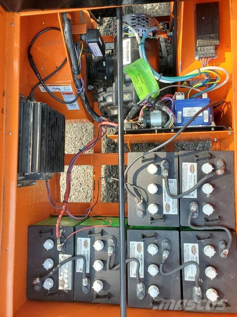 Taylor-Dunn SC100 Towing truck