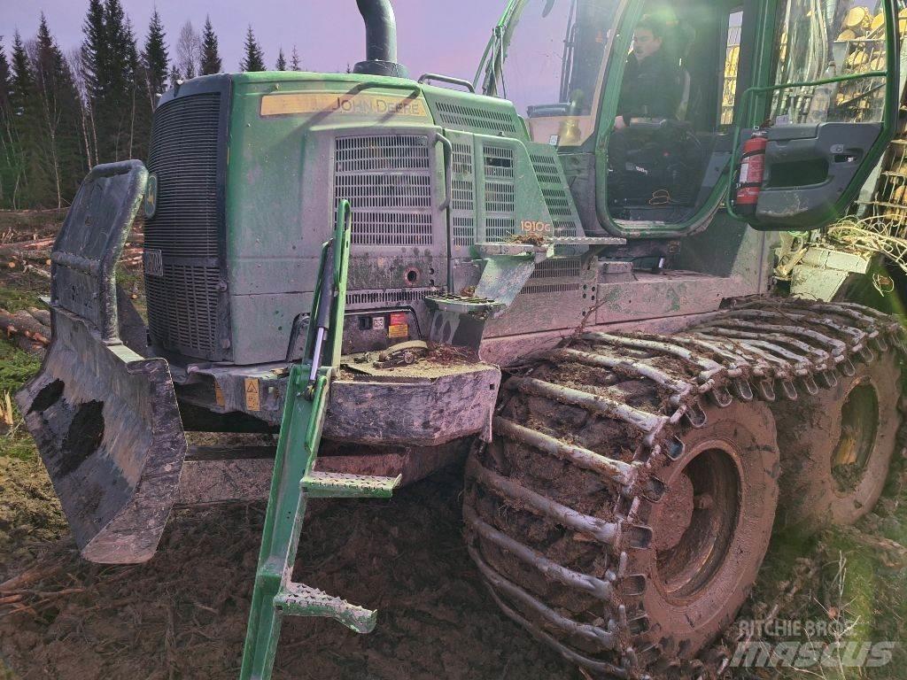 John Deere 1910 Forwarders