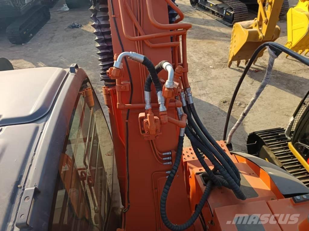 Hitachi ZX135 Crawler excavators