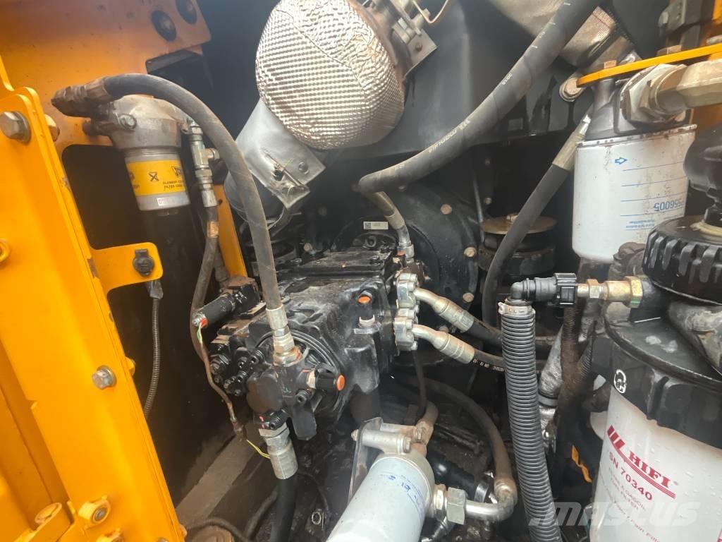 JCB JS 130 LC Crawler excavators