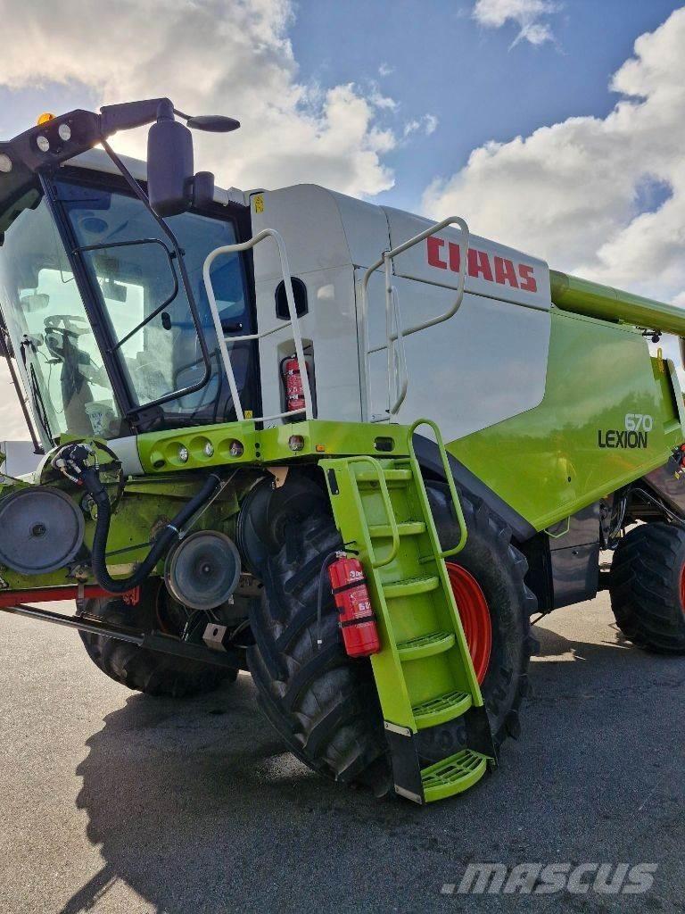 CLAAS Lexion 670 Combine harvesters