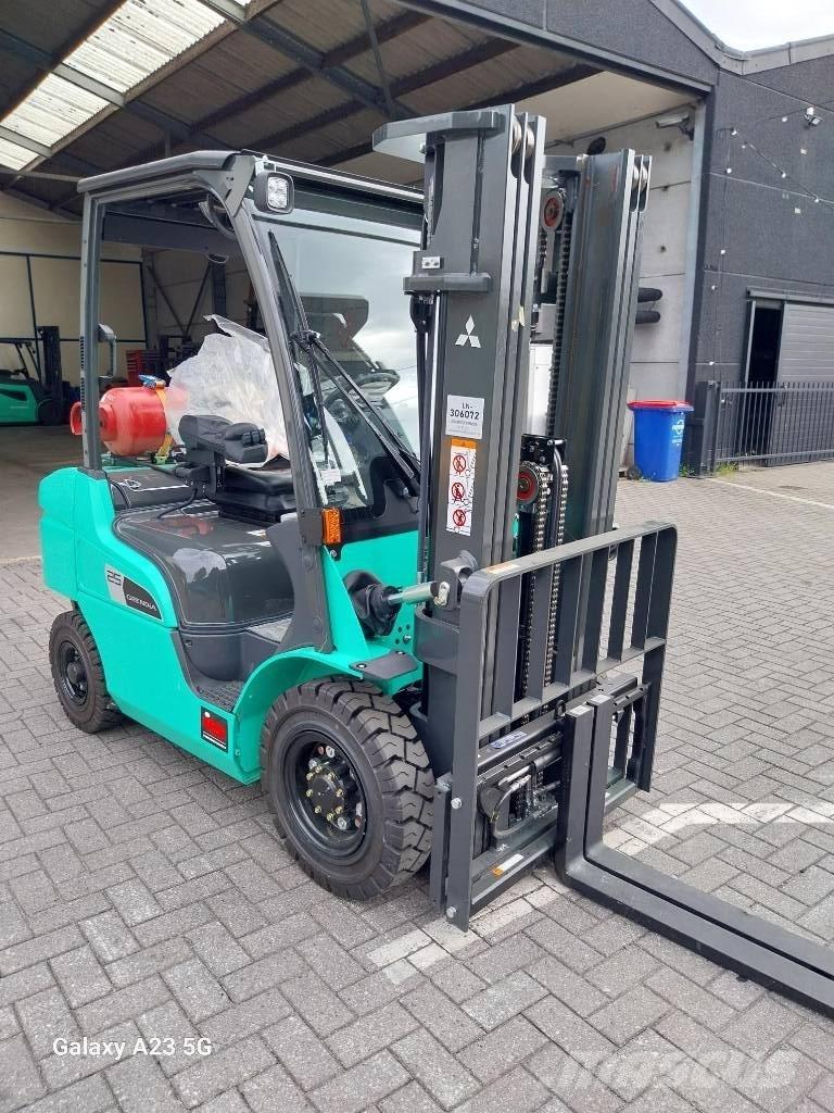 Mitsubishi FG 25 N LPG trucks