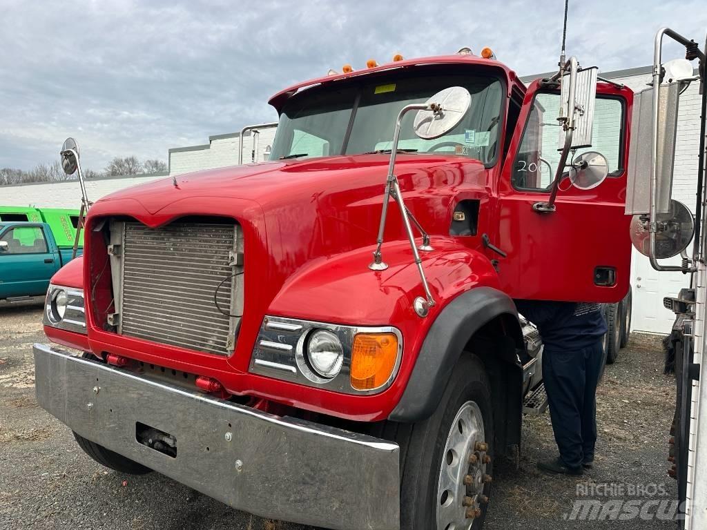 Mack CV 713 Demountable trucks