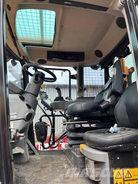 JCB Fastrac 4220 Tractors