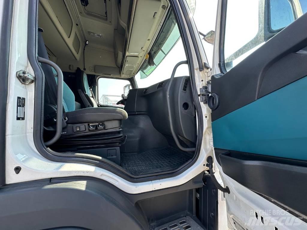 Volvo FM serie 3801 Van Body Trucks