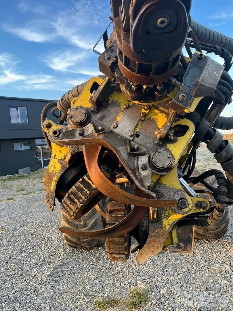 John Deere H414 Harvester heads