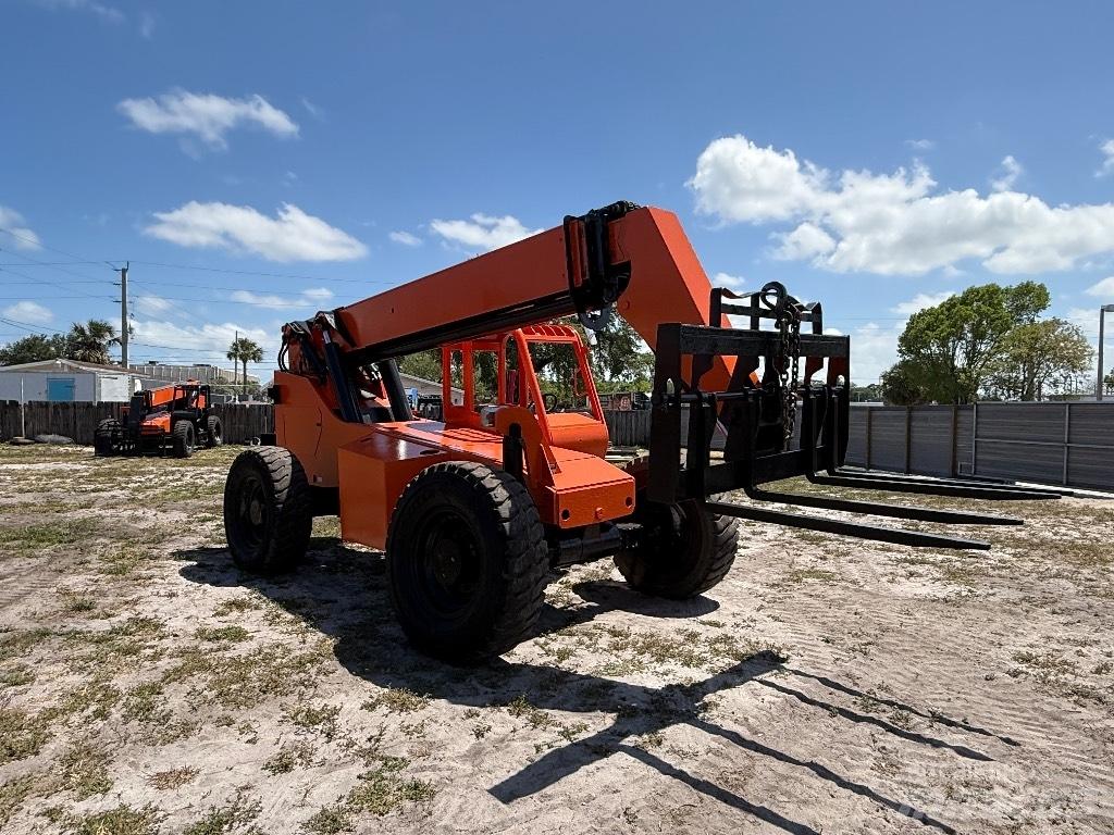 SkyTrak 8042 Telescopic handlers