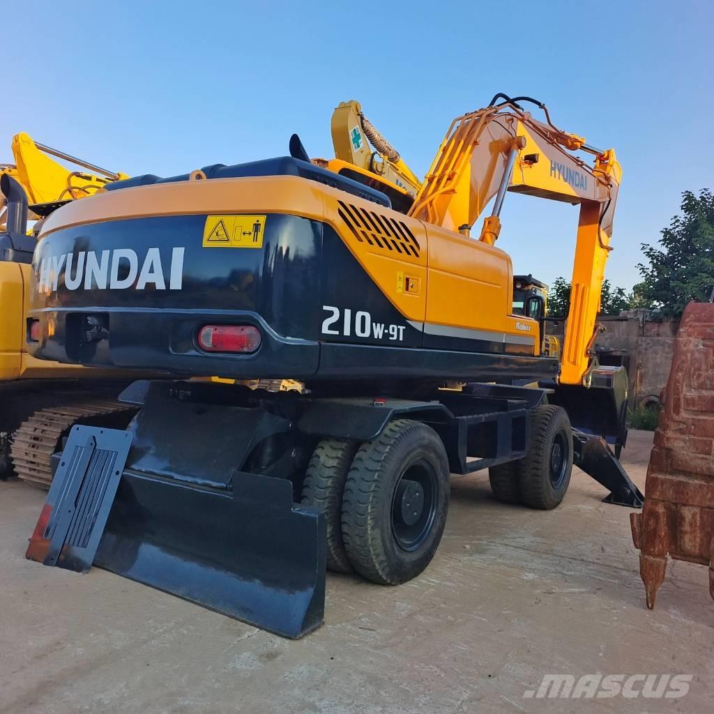 Hyundai 220LC-9T Crawler excavators