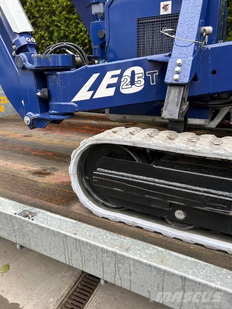 Teupen Leo 25T Telescopic boom lifts