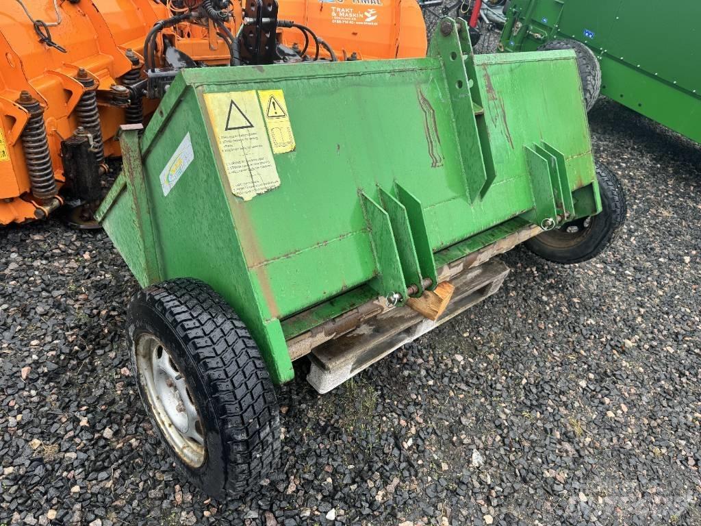 XYZ Sandspridare Sand and salt spreaders