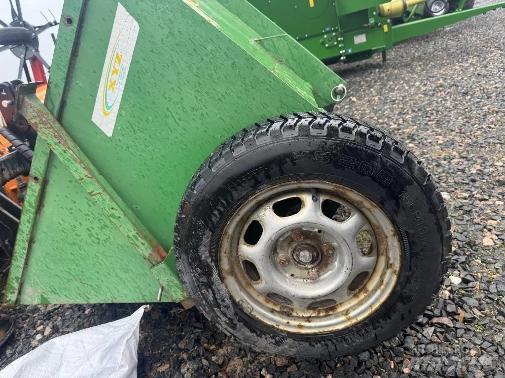 XYZ Sandspridare Sand and salt spreaders