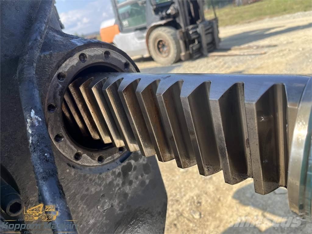 John Deere CH710 Harvester cranes