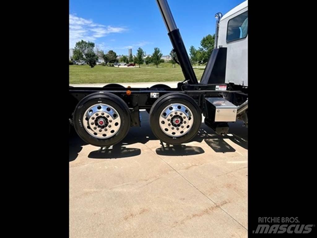 Kenworth T 880 Truck Tractor Units