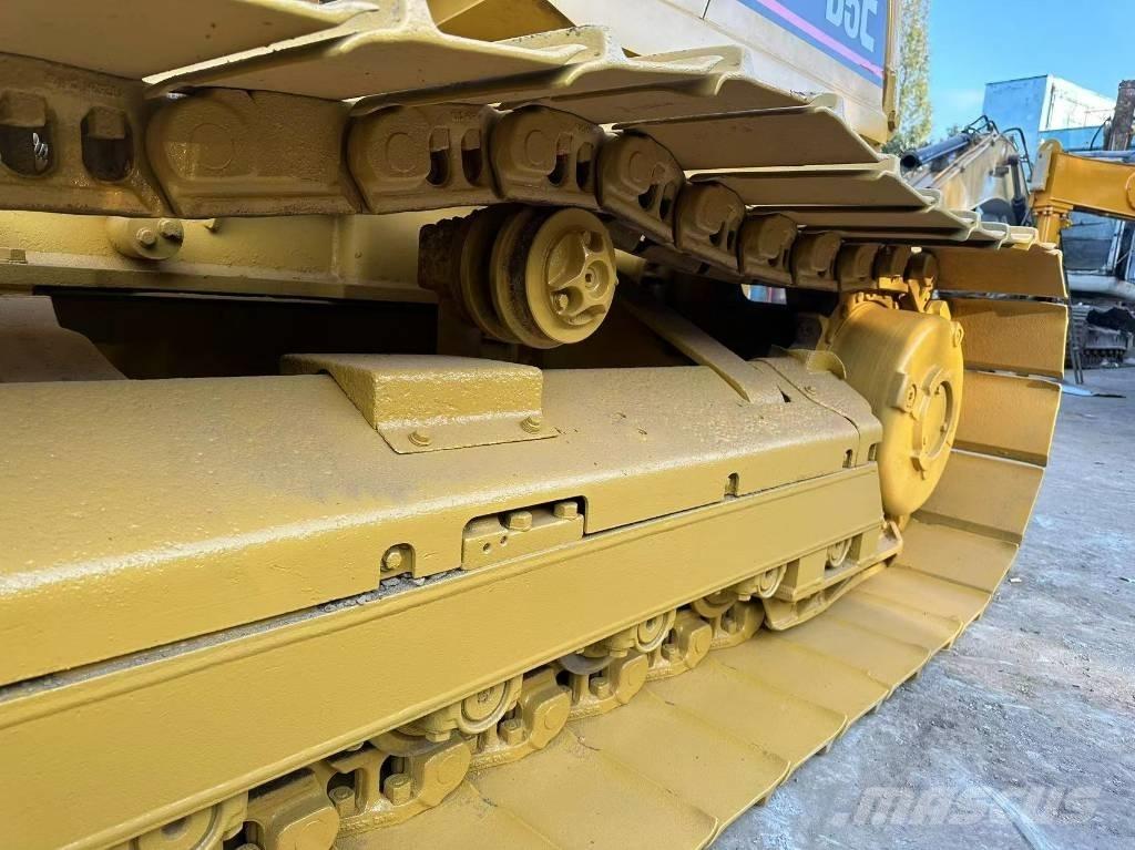 CAT D 5 C Crawler dozers