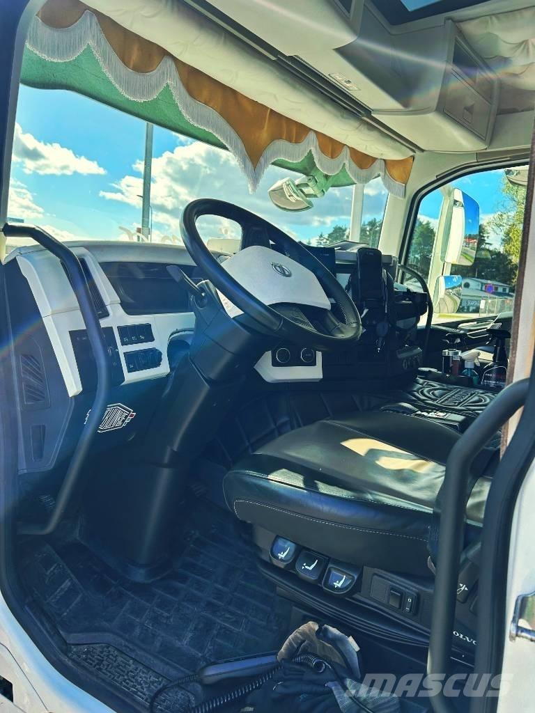 Volvo FM 380 4x2 Truck Tractor Units