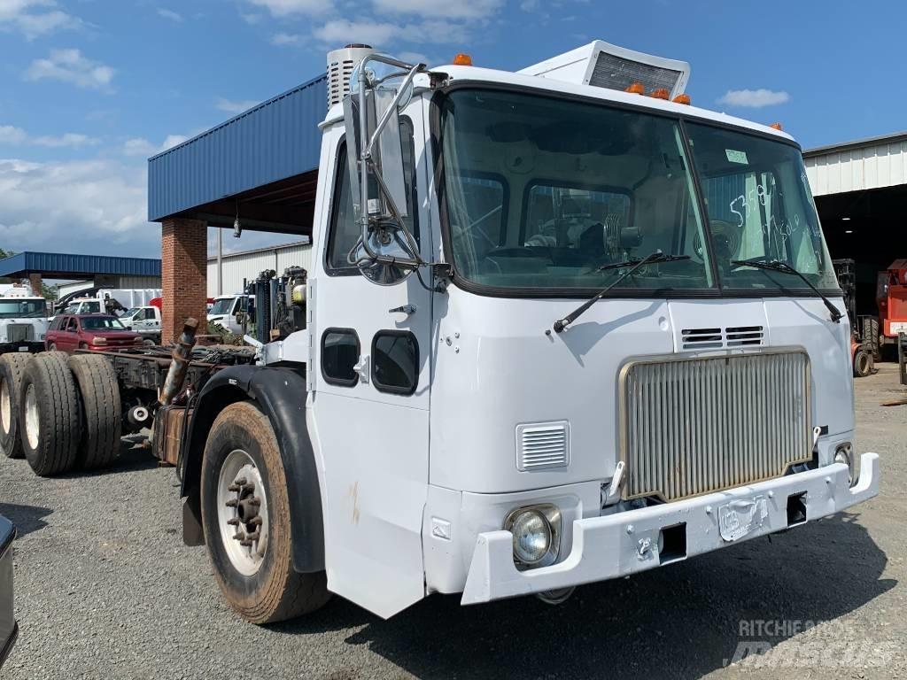 Autocar WX64 Chassis Cab trucks