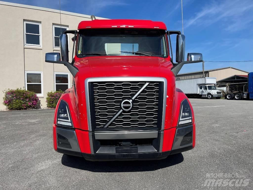 Volvo VNL64T300 Truck Tractor Units