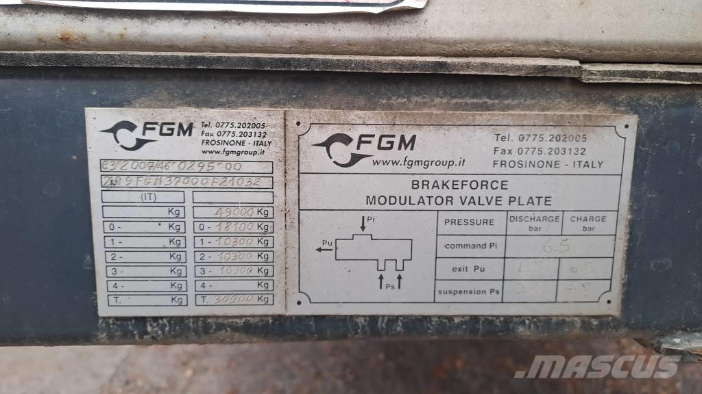 FGM FGM37 Low loader-semi-trailers