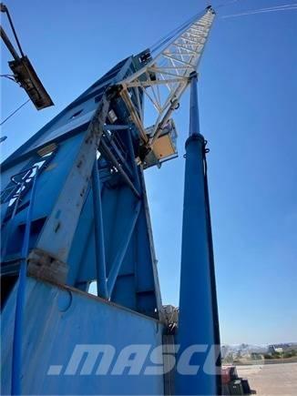 Gottwald HMK 300 E Harbor cranes